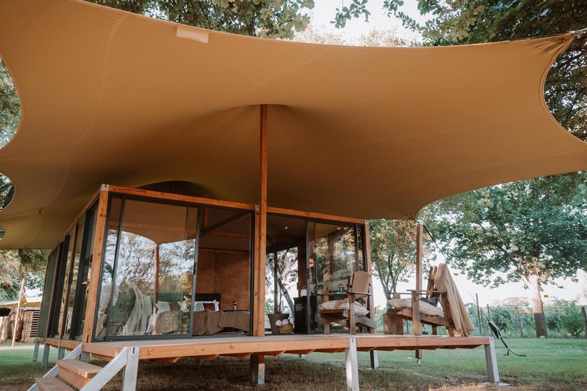 Worlds - River Front Guest Farm & *